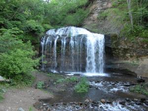 Cascade falls in Osceola surrounded by green foilage